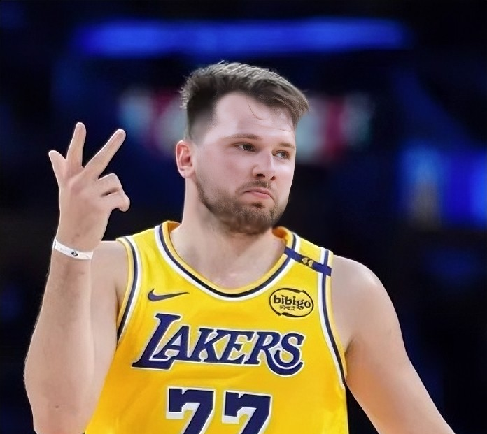 乐鱼体育-关于东契奇回归赛场，战术调整首场状态亮眼，阿森纳观众沸腾！的信息