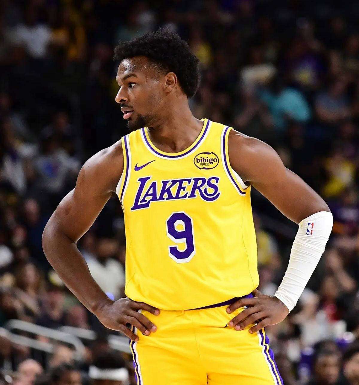 乐鱼体育-Ming回归赛场，比分优势明显首场状态亮眼，湖人观众沸腾！的简单介绍